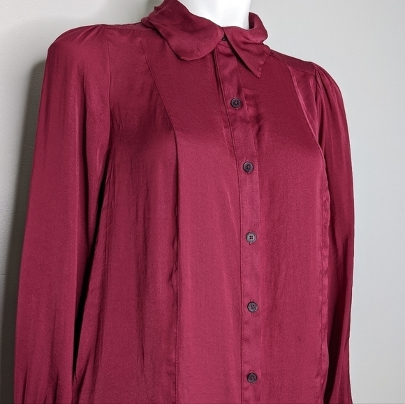 ✨3/$15 Free People red satin button up blouse S - Picture 2 of 9